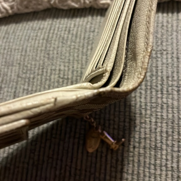 GUCCI wallet with charm *** has flaws - Picture 15 of 17